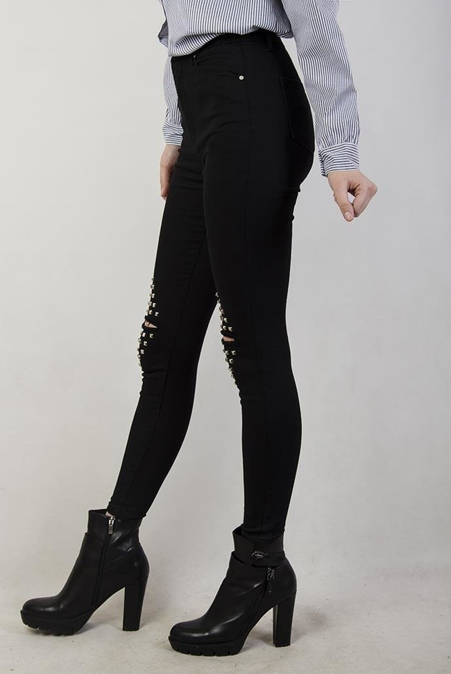 Czarne spodnie skinny jeans z ćwiekami i dziurami