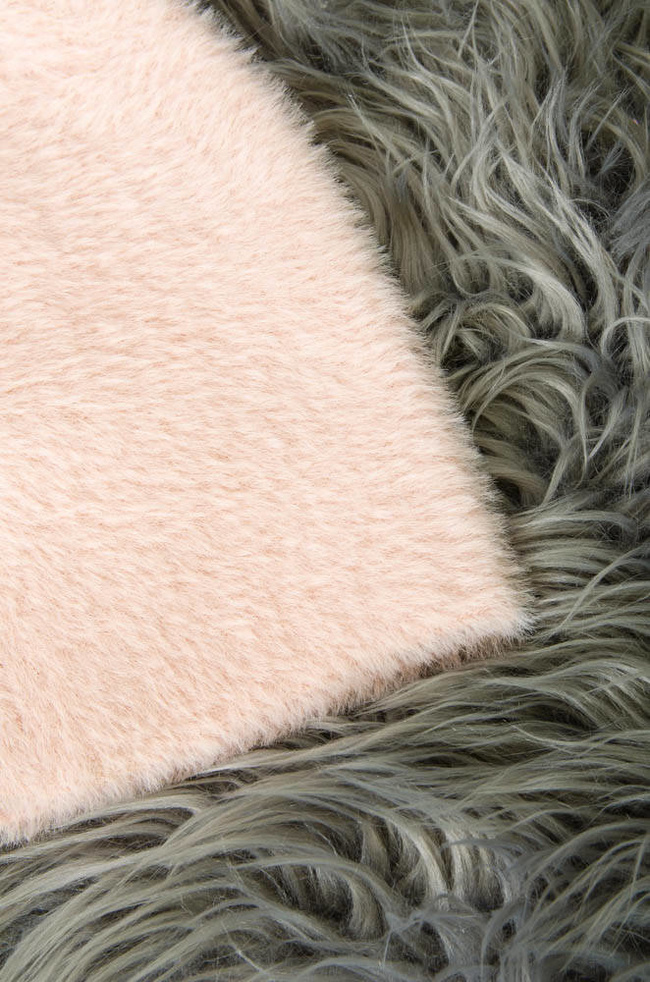 RÓŻOWA FUTRZANA CZAPKA 