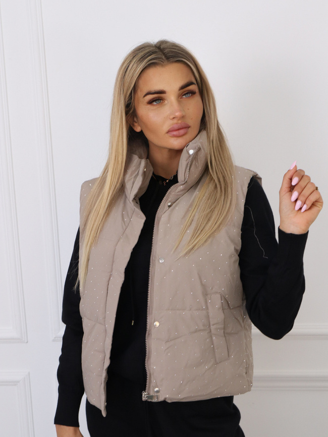 KAMIZELKA KRÓTKA PIKOWANA Z CYRKONIAMI-BEŻOWA