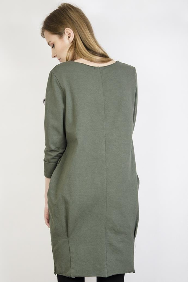 Zielona tunika z czarnym kwiatem