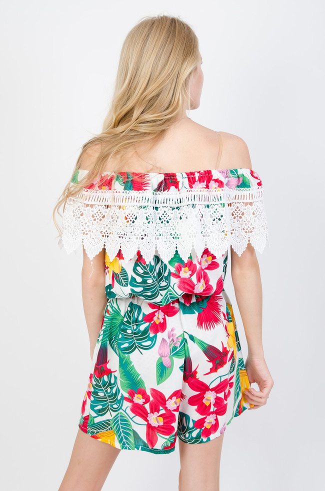 Kombinezon z koronką w dekolcie w kolorze białym