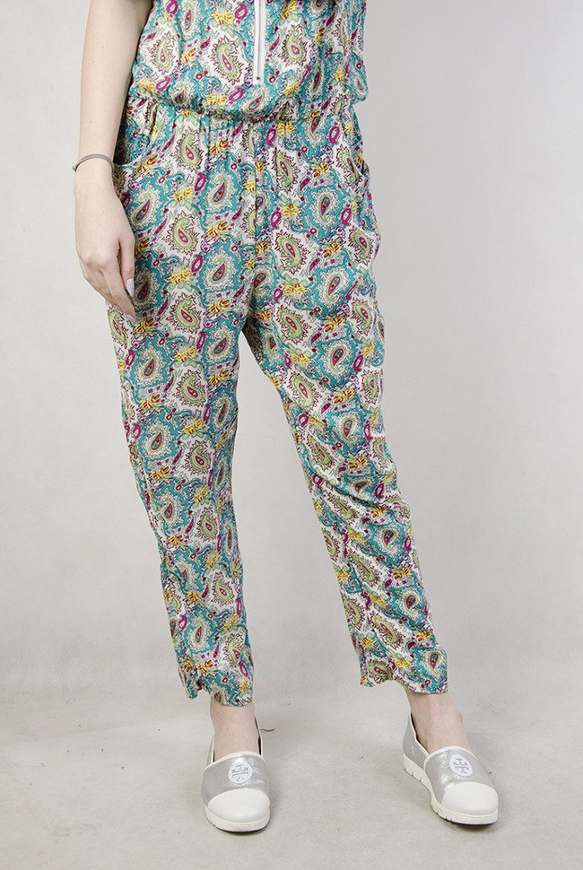 Kombinezon z zamkiem na środku