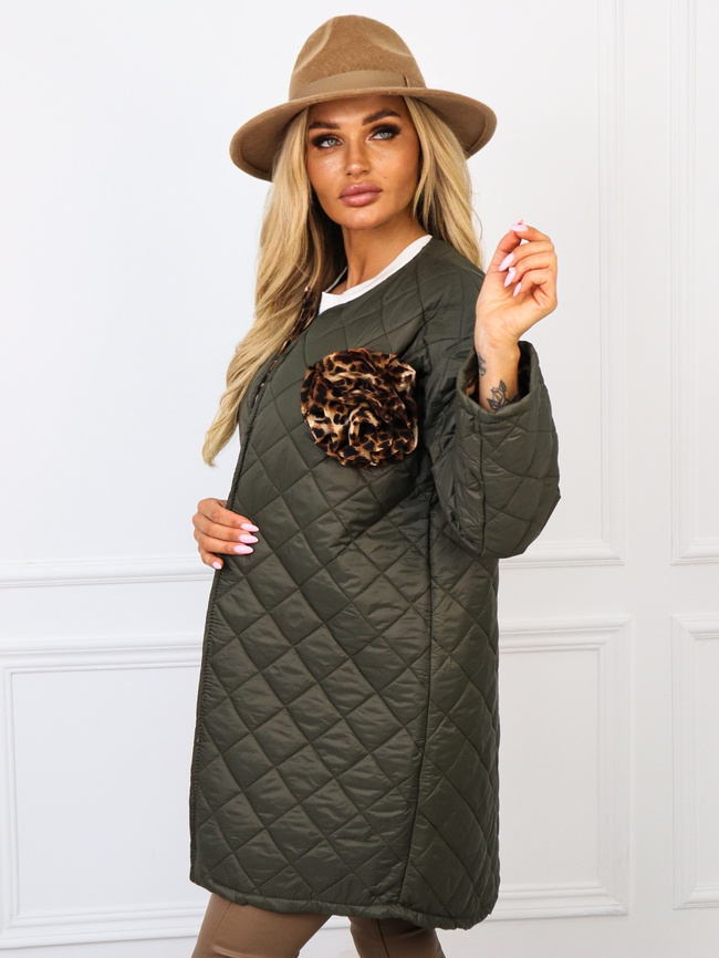 DŁUGA PIKOWANA NARZUTA Z KWIATEM Z OZDOBNĄ PANTERKĄ WEWNĄTRZ- ZIELONA