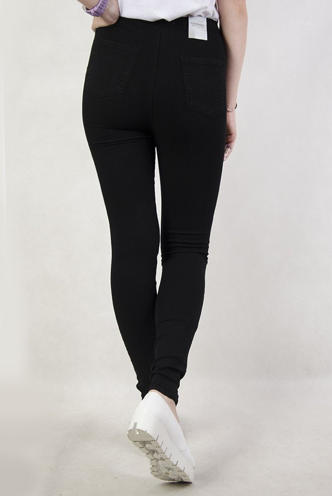 Intensywnie czarne rurki z wysokim stanem