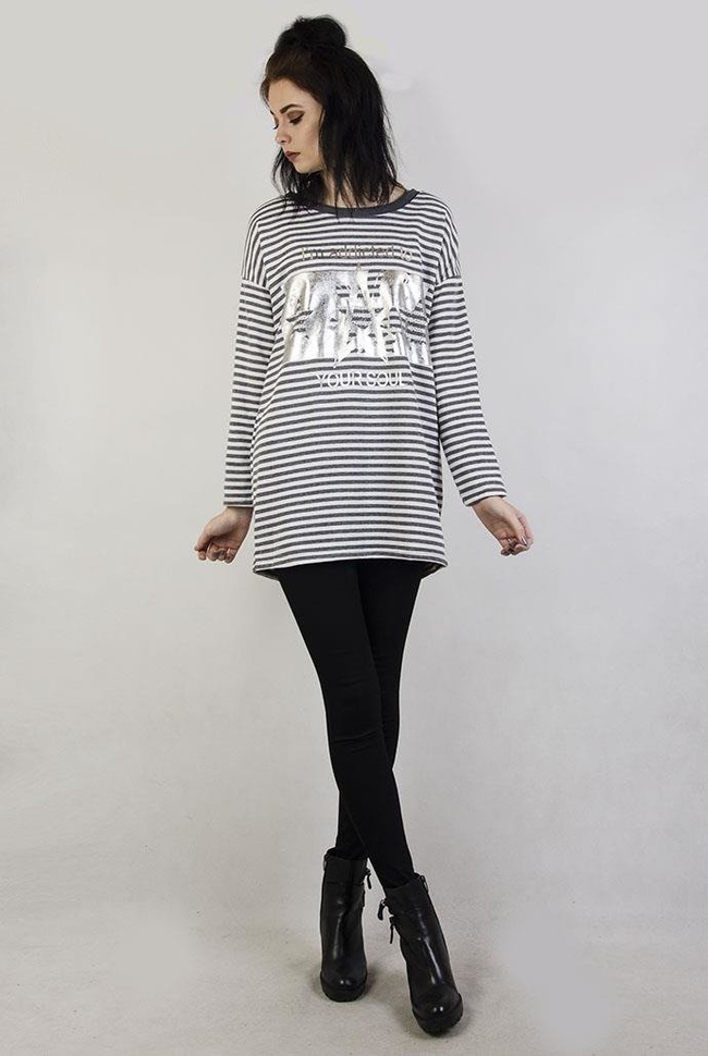Biała bluzka w ciemnoszare paski, z nadrukiem