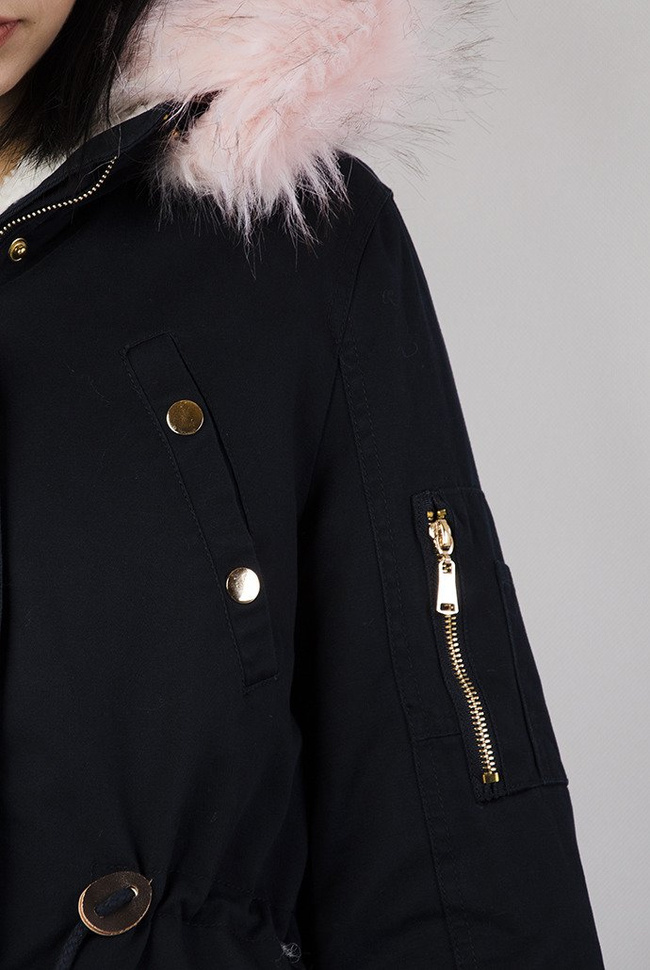 Granatowa kurtka parka z różowym futerkiem