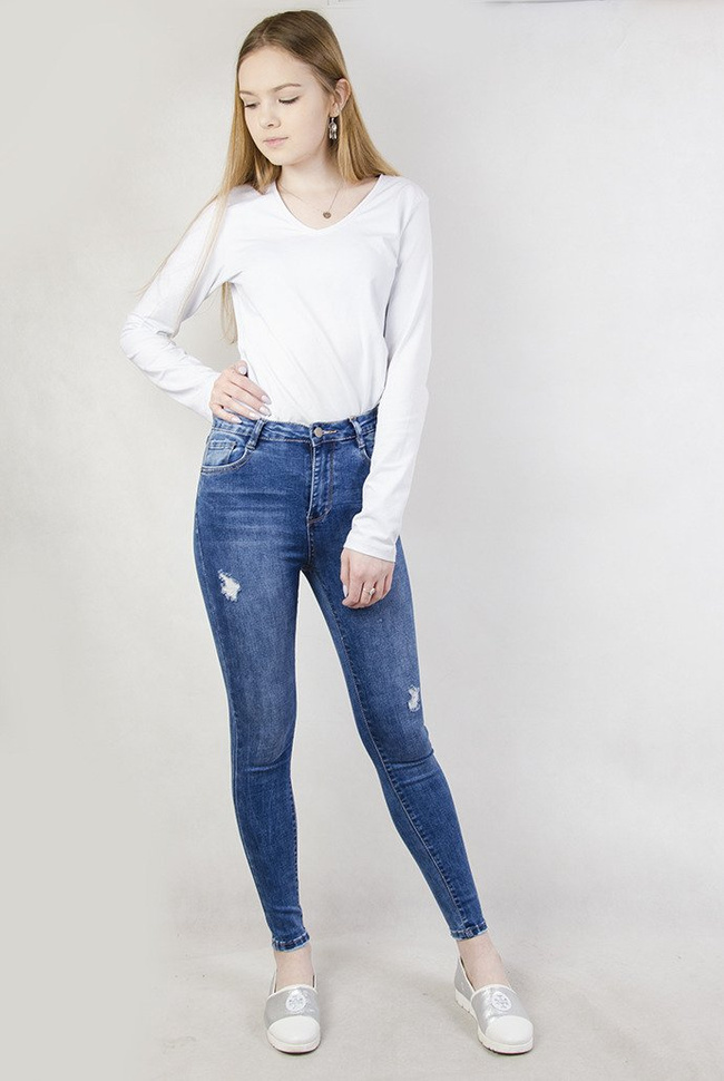 Spodnie jeansowe z wysokim stanem oraz białym paskiem