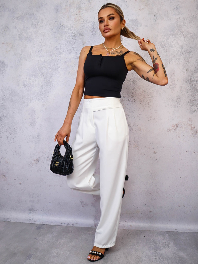 SPODNIE MATERIAŁOWE Z OZDOBNYM ZAPIĘCIEM NA BOKU- BIAŁE