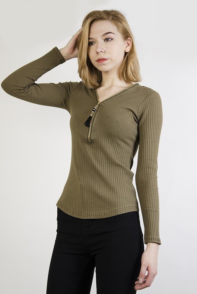 Zielona prążkowana bluzka zapinana na zamek