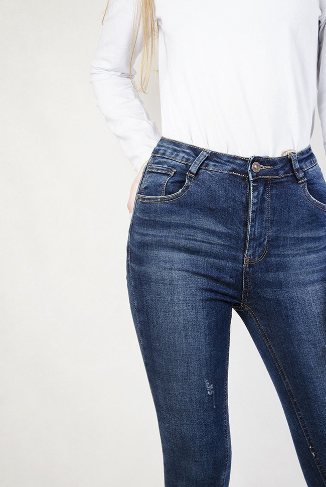 Przylegające spodnie z wysokim stanem