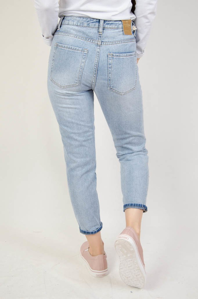 Spodnie jeansowe typu boyfriend w gwiazdy