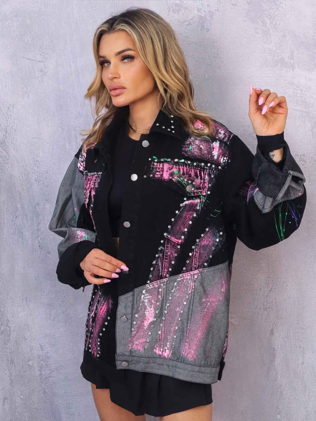 KURTKA JEANSOWA W KOLOROWE WZORY ZDOBIONA KRYSZTAŁKAMI- CZARNA
