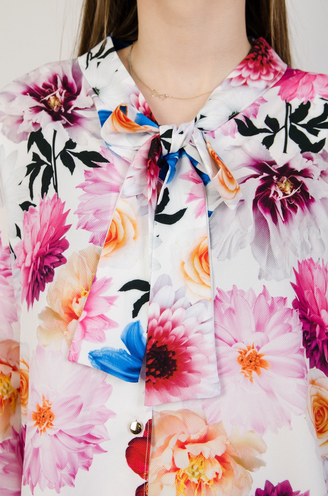 Koszula w kwiaty z wiązaniem przy szyi 
