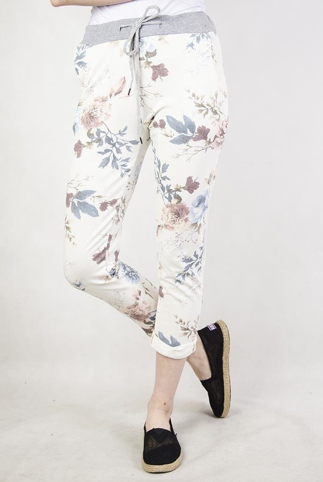 Białe spodnie dresowe w kwiaty