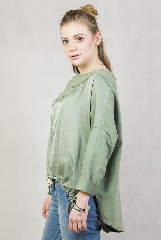 Zielona, asymetryczna bluzka z satyną