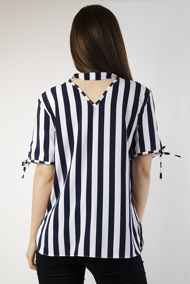 Bluzka w biało granatowe pasy z wycięciem na plecach