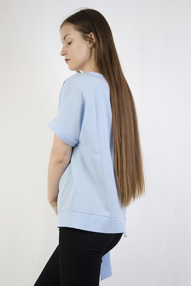 Niebieska gładka bluzka z kokardą