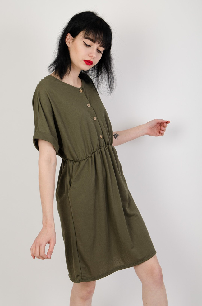 Zielona sukienka z gumą w pasie 