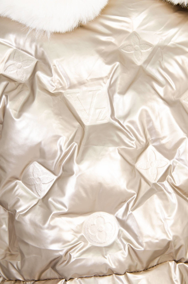 ZŁOTA KURTKA Z BEŻOWYM KOŁNIERZEM-ŚCIĄGACZ W RĘKAWIE