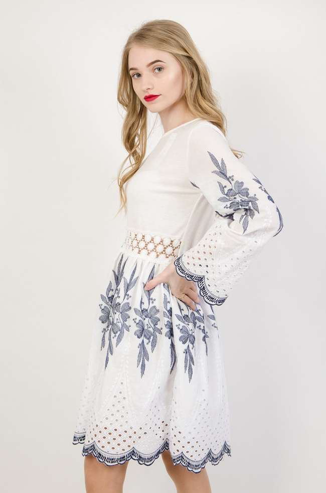 Biała haftowana sukienka z ażurowymi wstawkami