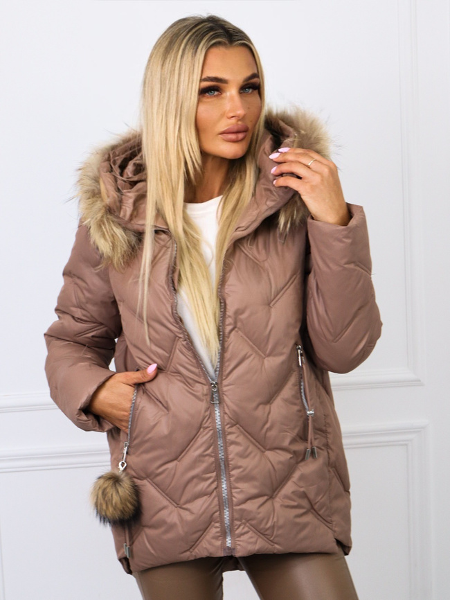 KURTKA PIKOWANA Z FUTERKIEM I OZDOBNYM BRELOKIEM-CIEMNY BRĄZ