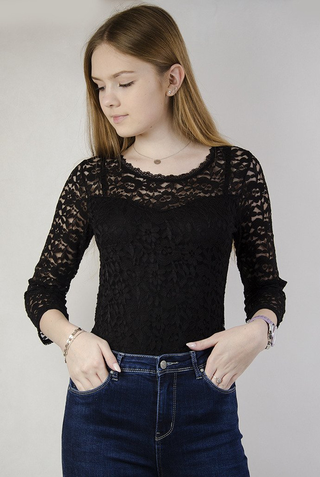 Czarne koronkowe body z wycięciem na plecach