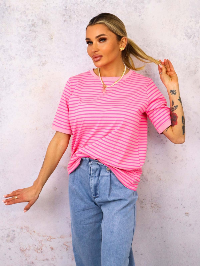 T-SHIRT OVERSIZE W PASKI- RÓŻOWO-FUKSJOWY