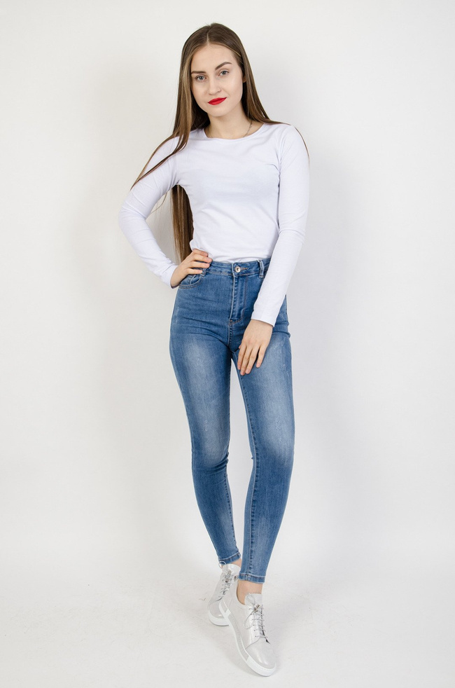 Jasne spodnie jeansowe delikatnie cieniowane