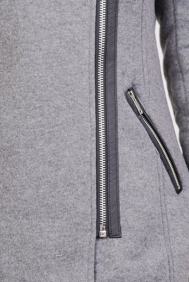 Ciemno-szary płaszcz wiosenny ze skórkowymi wstawkami