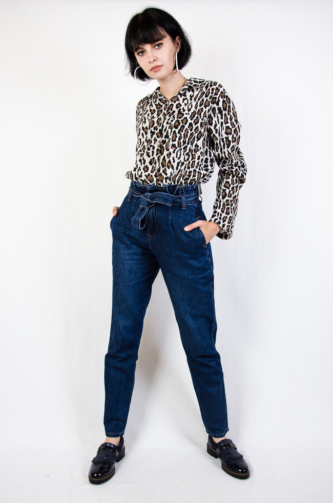 Ciemne jeansowe pumpy z wiązaniem w pasie