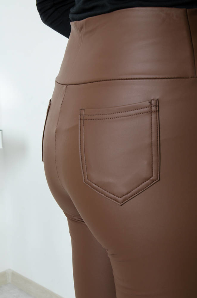 BRĄZOWE OCIEPLANE LEGGINSY Z IMITACJI SKÓRY Z ZAMKIEM