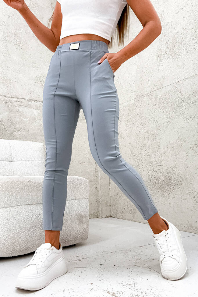 SPODNIE Z PRZECZYCIAMI I NASZYWKĄ NA PASIE-SZARE