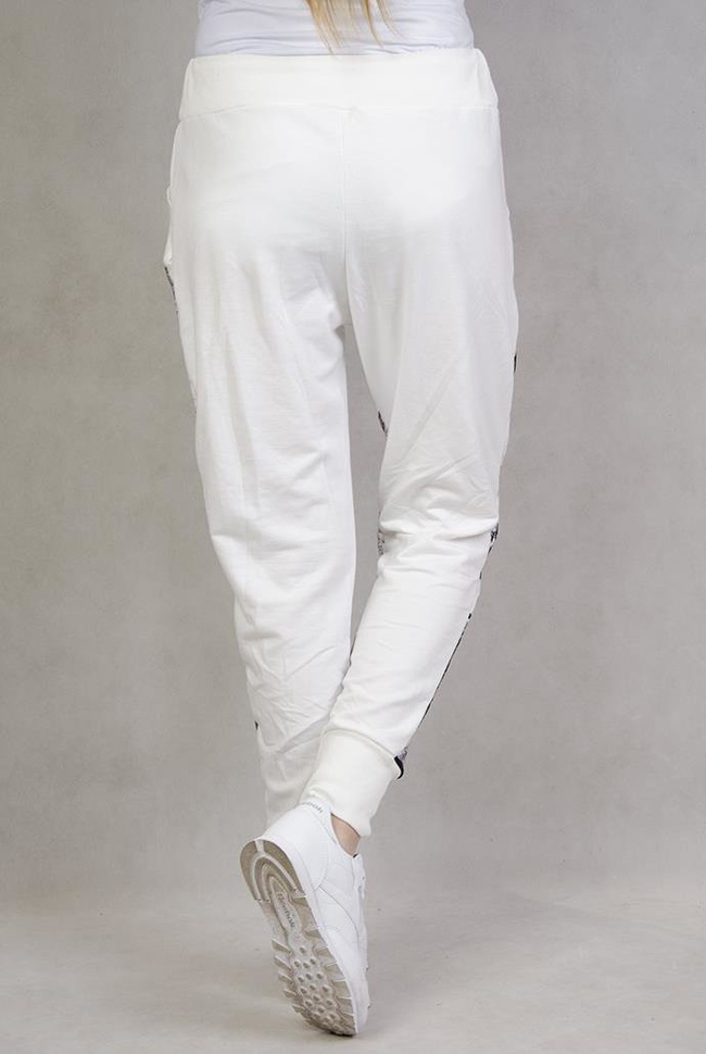 Dresowe spodnie z motywem kwiatowym