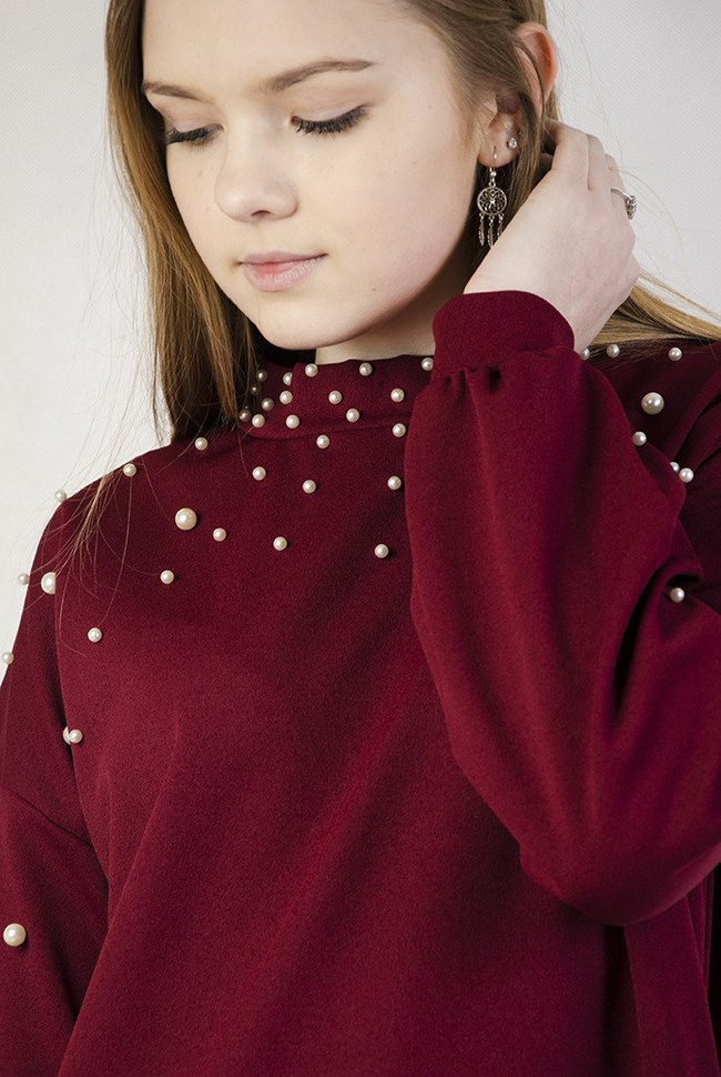 Bordowa sukienka z długim rękawem