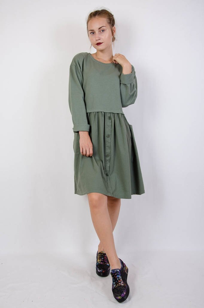 Zielona rozkloszowana sukienka z dresową górą