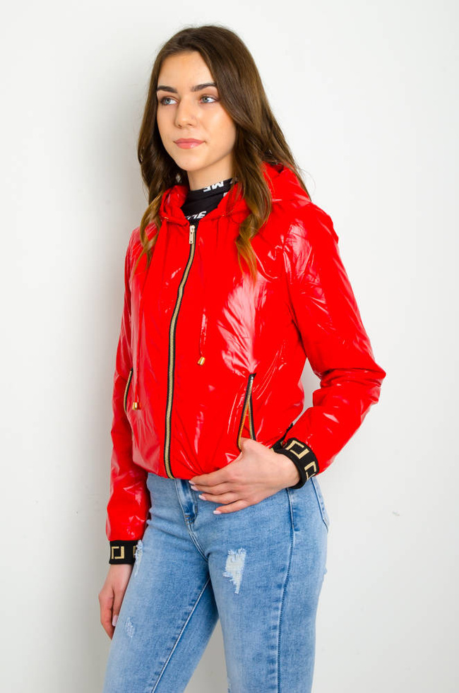 CZERWONA POŁYSKUJĄCA KURTKA WIOSENNA Z KAPTUREM