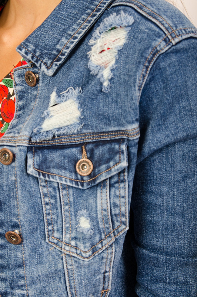 Kurtka jeansowa z przetarciami 