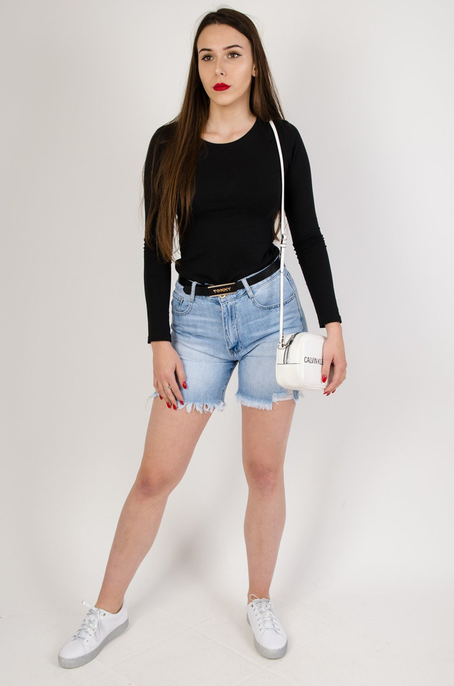 Jeansowe bermudy z przetarciami 