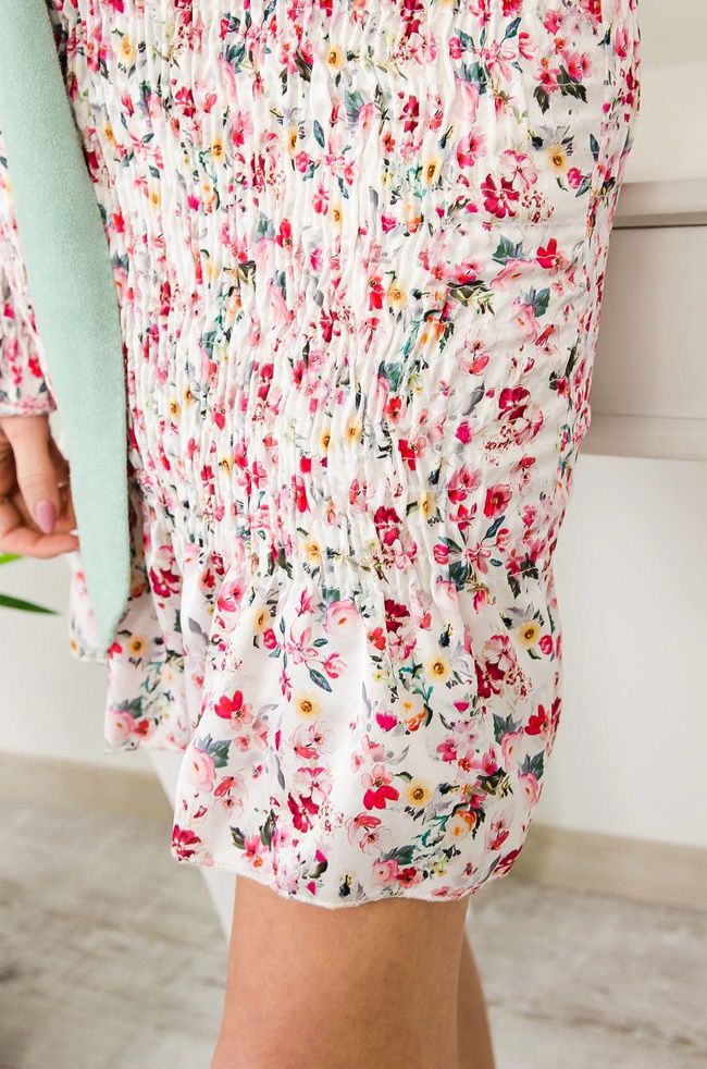 BIAŁA SUKIENKA W CZERWONE KWIATY -ŚCIĄGACZ OD PASA W DÓŁ