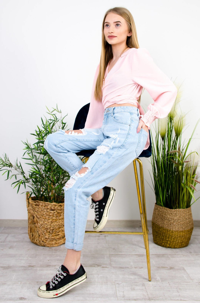 JASNE JEANSY MOM FIT Z DZIURAMI-WYSOKI STAN
