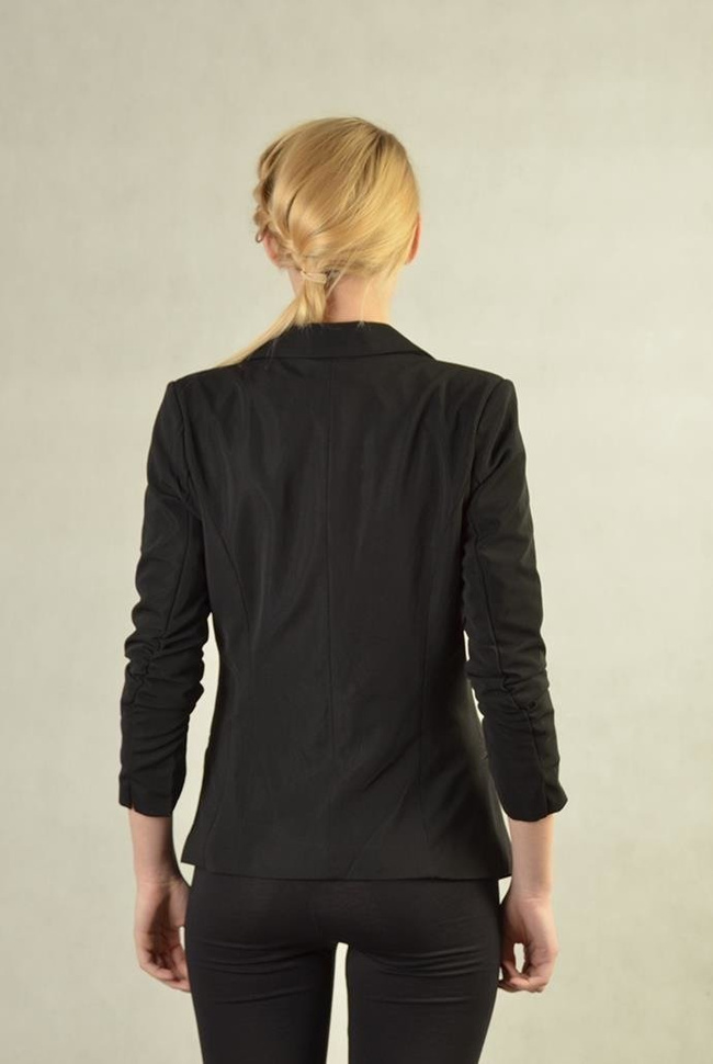 Klasyczna taliowana marynarka