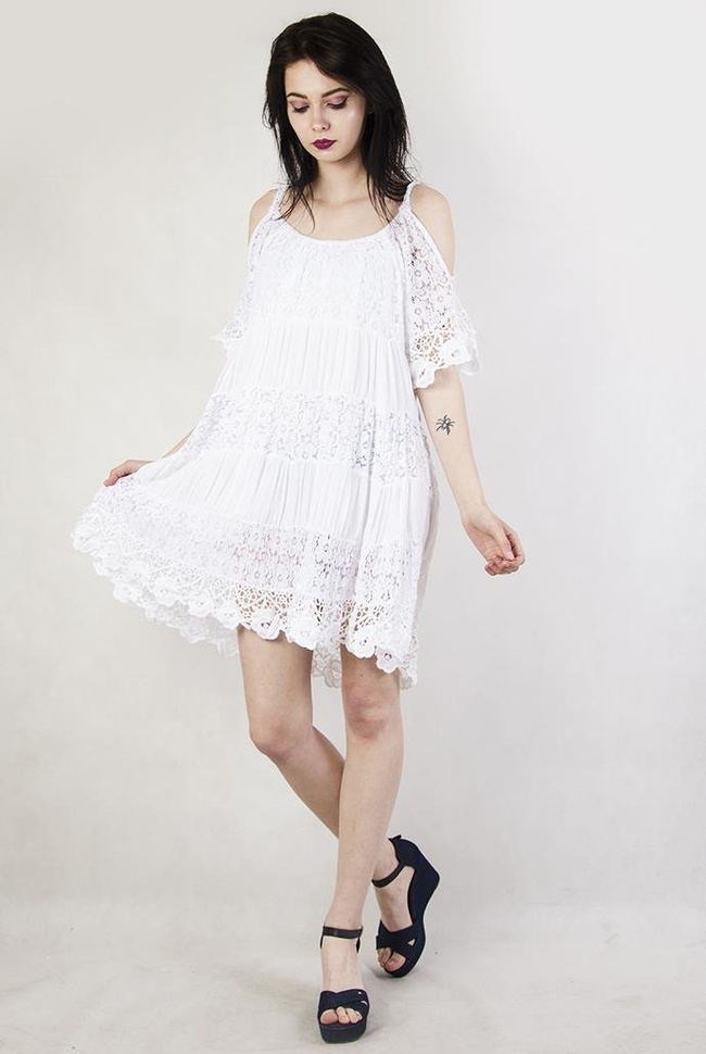 Biała, ażurowa sukienka na ramiączka