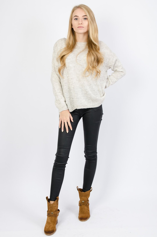 BEŻOWY SWETER Z ROZCIĘCIEM Z TYŁU