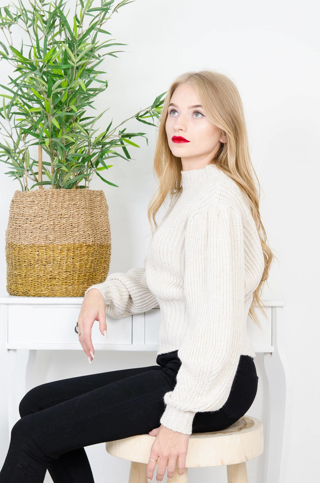 BEŻOWY SWETER Z BUFIASTYMI RĘKAWAMI