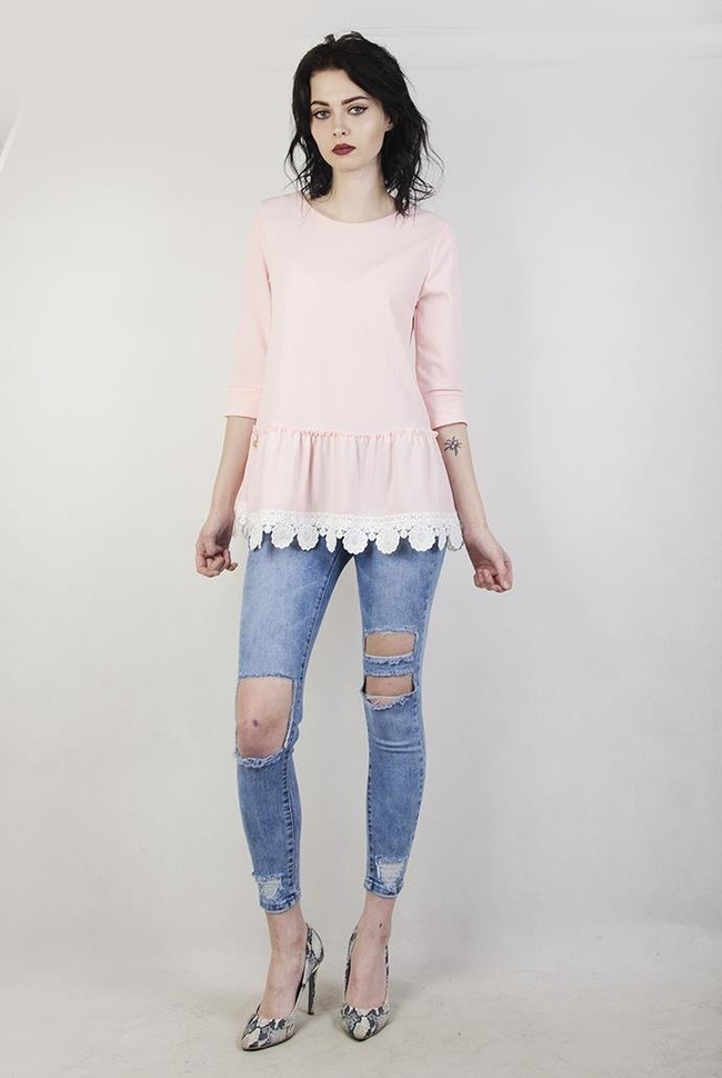 Jasnoróżowa bluzka z kokardką przy rękawie