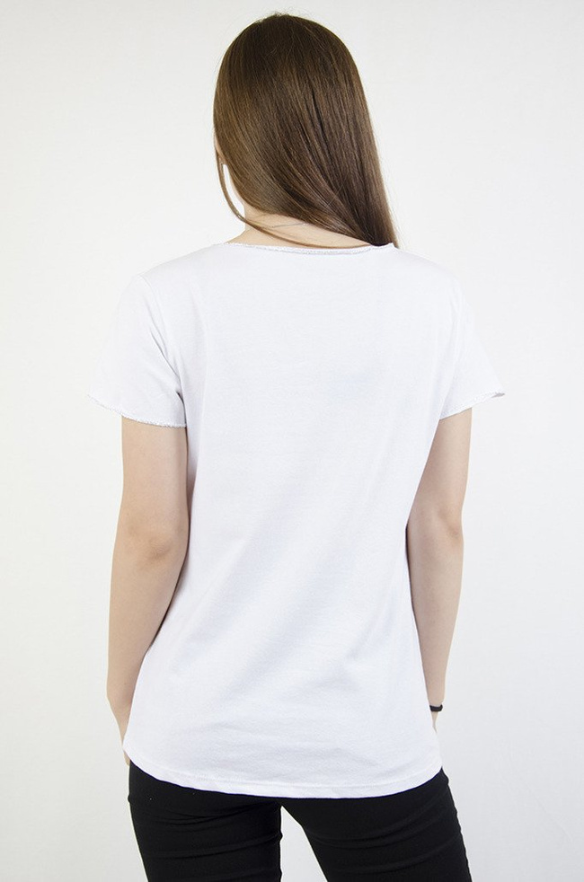 Biała bluzka z kieszonką w cekiny