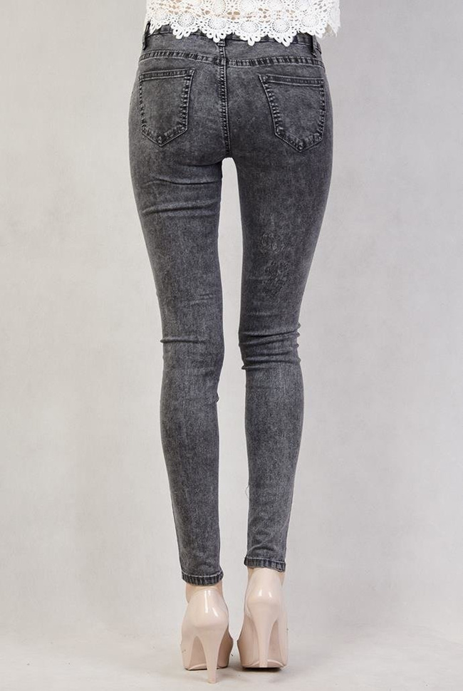 Czarne marmurkowe spodnie rurki