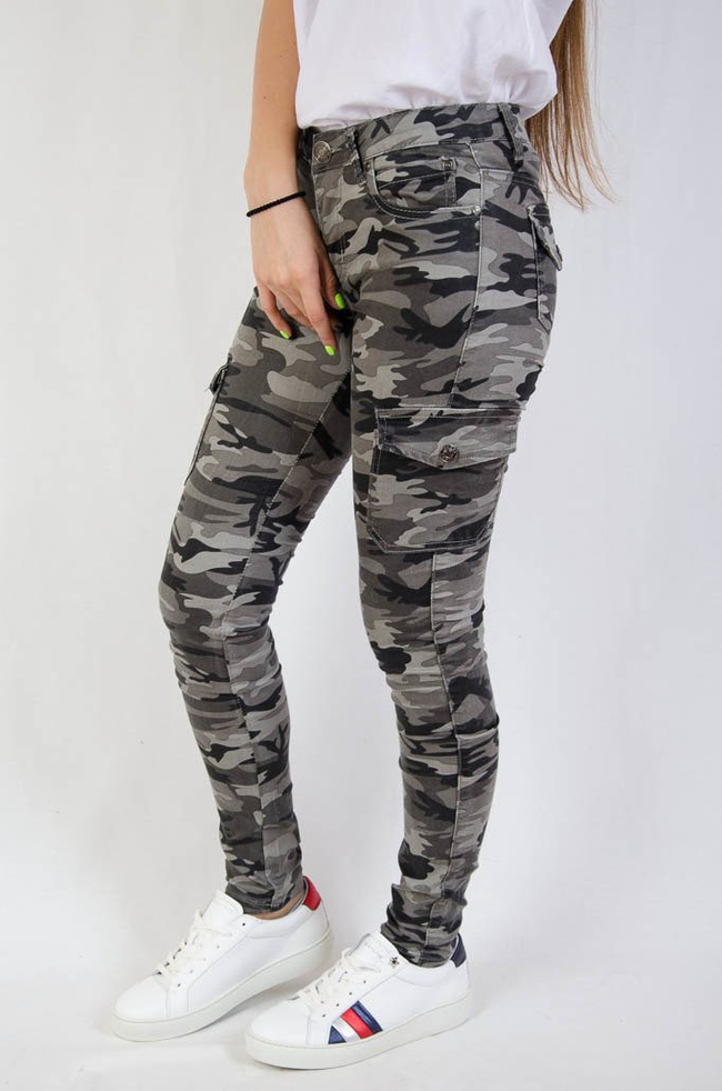 Spodnie moro z kieszeniami, idealnie przylegające