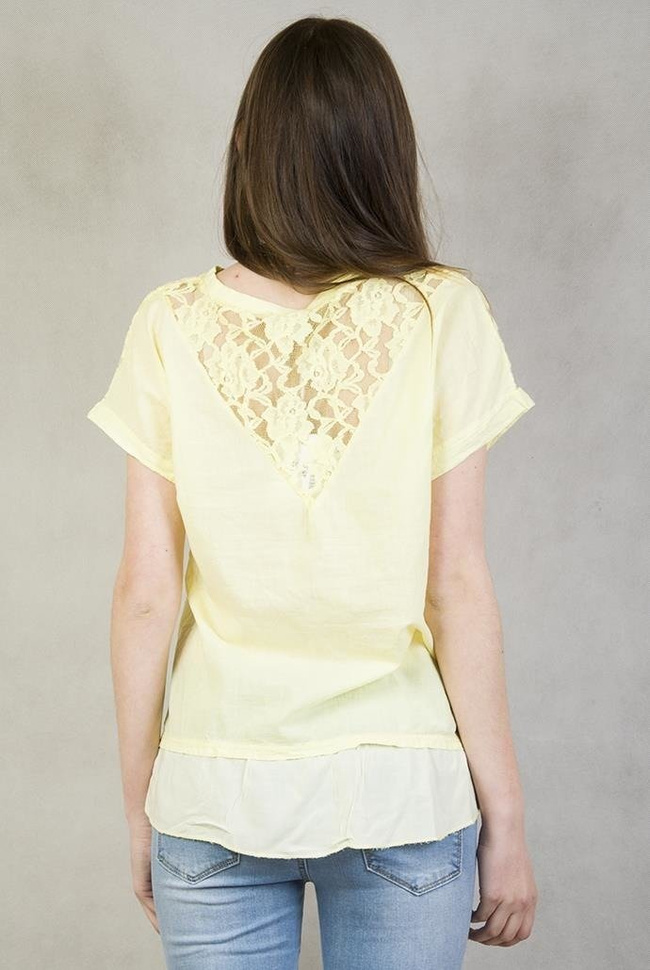 Żółta bluzka z koronką na plecach
