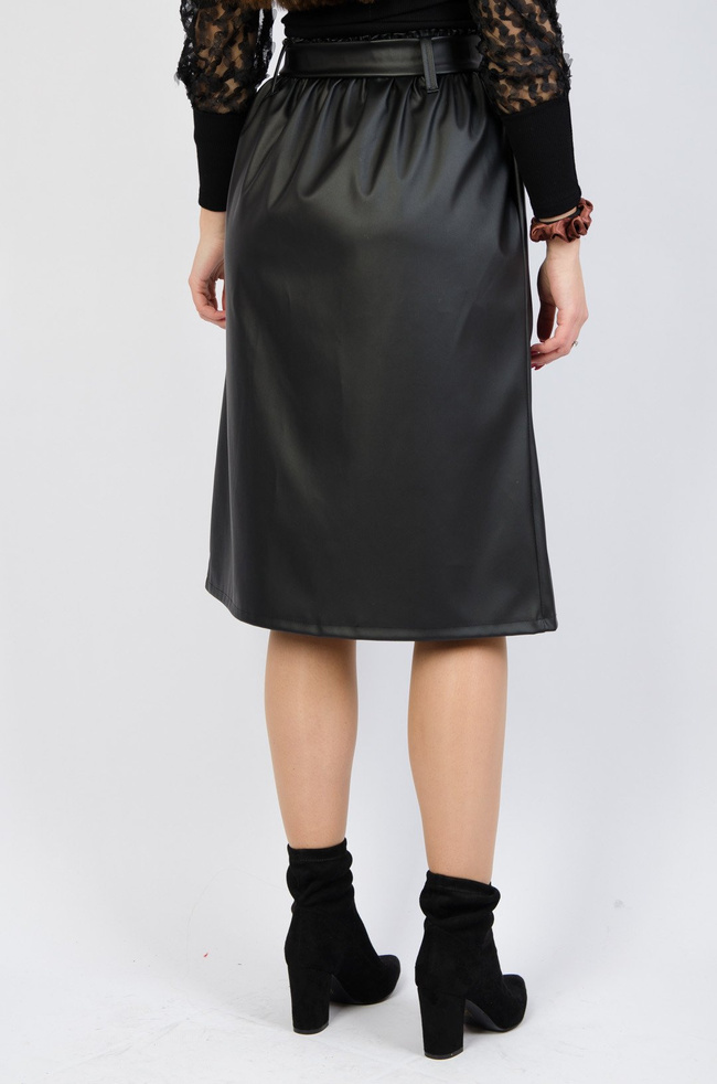 WOSKOWANA SPÓDNICA MIDI W KOLORZE CZARNYM 